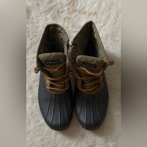 Sperry Topsider Saltwater Quilted Women's Boots | olive green | size 9
